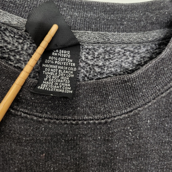 Obey Propaganda Graphic Vintage Style Crewneck Top - Picture 5 of 7